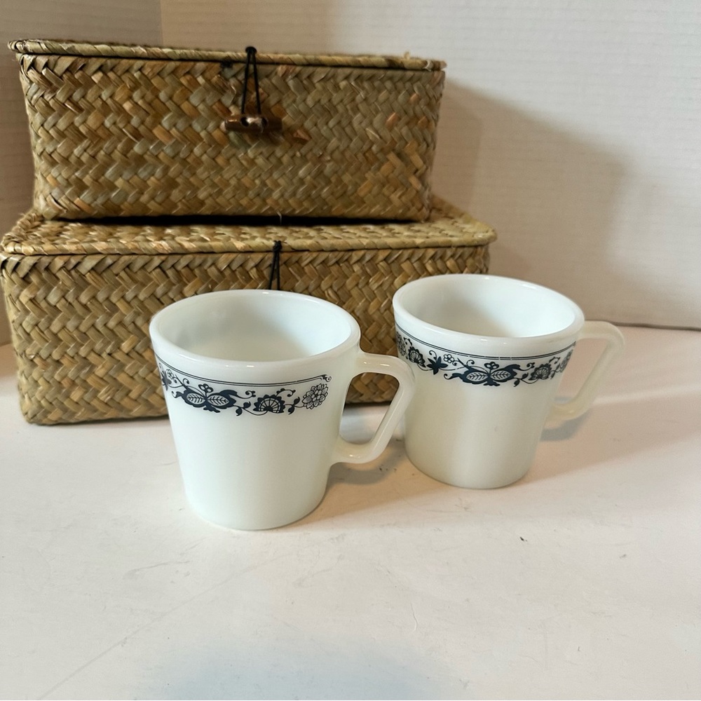 Vintage Pyrex milk glass mugs